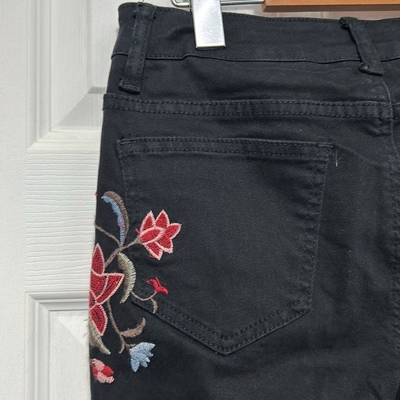 EARL skinny ankle embroidered jeans. Size 6 - Picture 7 of 11